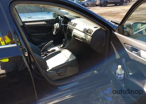 2013 Volkswagen Passat 2.5L Se z USA, uszkodzony, nr VIN 1VWBP7A35DC097008